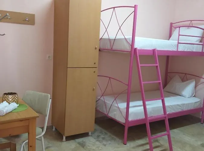 Youth Anna بيت شباب بيريسا