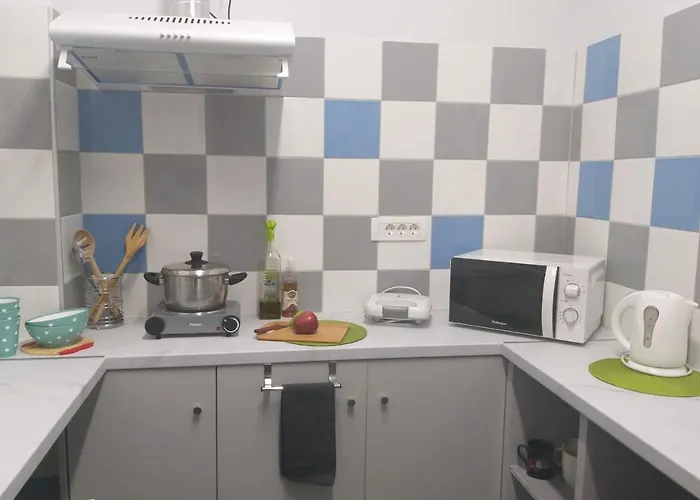 بيت شباب Youth Anna *