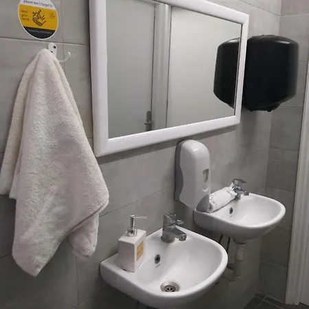 Youth Anna 旅馆 佩里萨