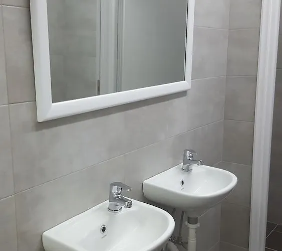 Hostel Youth Anna Perísza