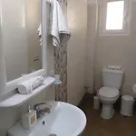 بيت شباب Youth Anna بيريسا