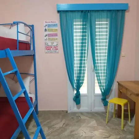 Hostel World Perissa אכסניה