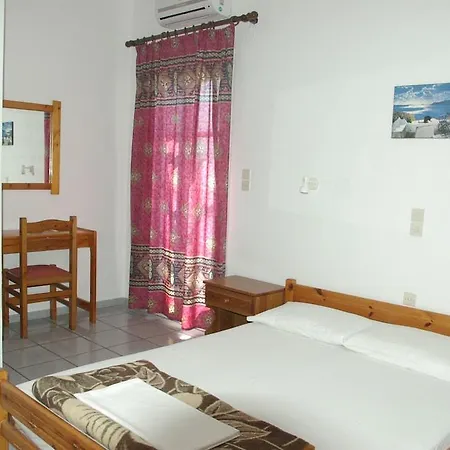 אכסניה Hostel World Perissa