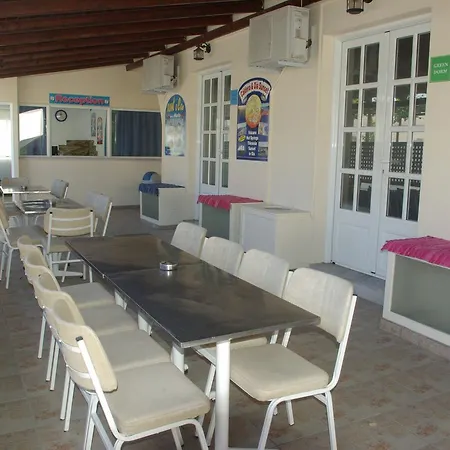 Hostel World Perissa * פריסה