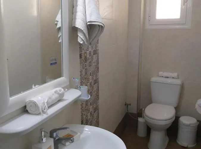 Hostal Youth Anna Perissa (Santorini)