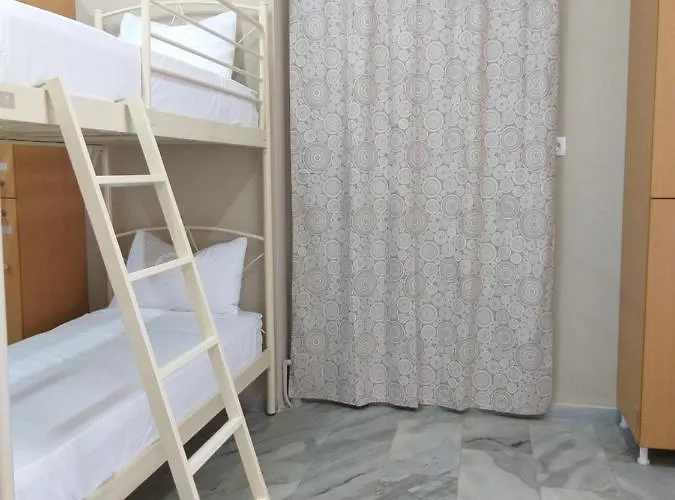 Hostel Youth Anna Περίσσα